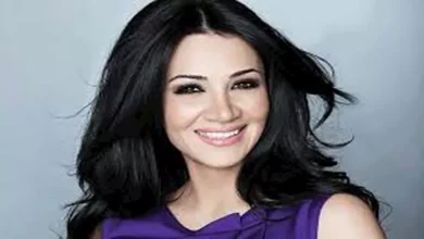 المطربة ديانا حداد تتألق بفستان أخضر ساتان وإطلالة ساحرة