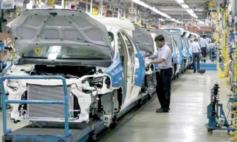 الهند تطلب من صنّاع السيارات ترشيد الإنتاج