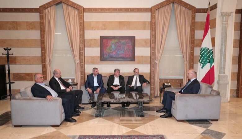 الوزير الحجار بحث مع ممثلي قطاع المحروقات في تنظيم النقل والتوزيع