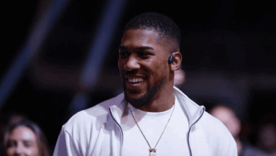 بعد حادث السير المروّع... ظهور علني أول للملاكم جوشوا  (فيديو)