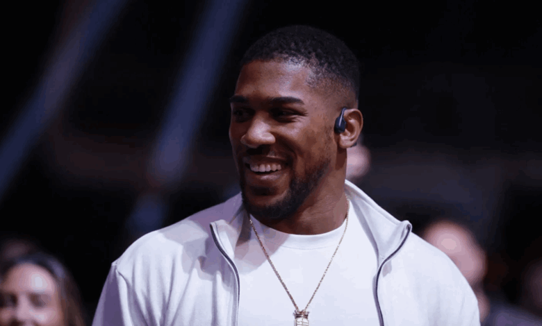 بعد حادث السير المروّع... ظهور علني أول للملاكم جوشوا  (فيديو)