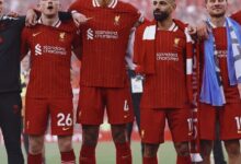 بكلمات مؤثرة.. قائد ليفربول يوجه رسالة الوداع إلى صلاح وروبرتسون (صورة)