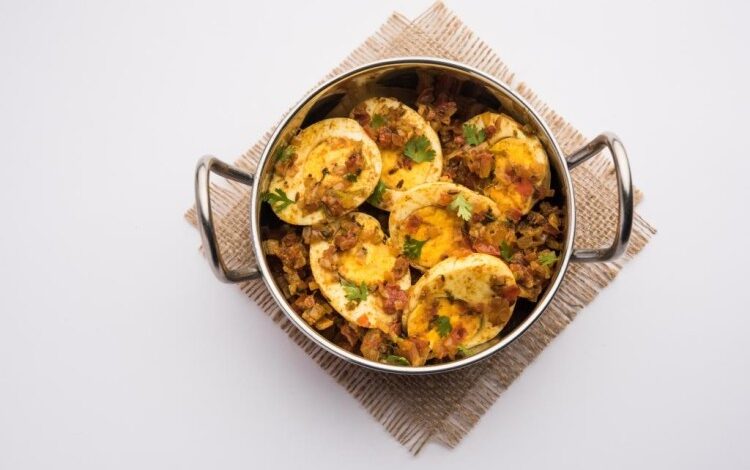 بيض مسلوق هندي بالخضار للفطور