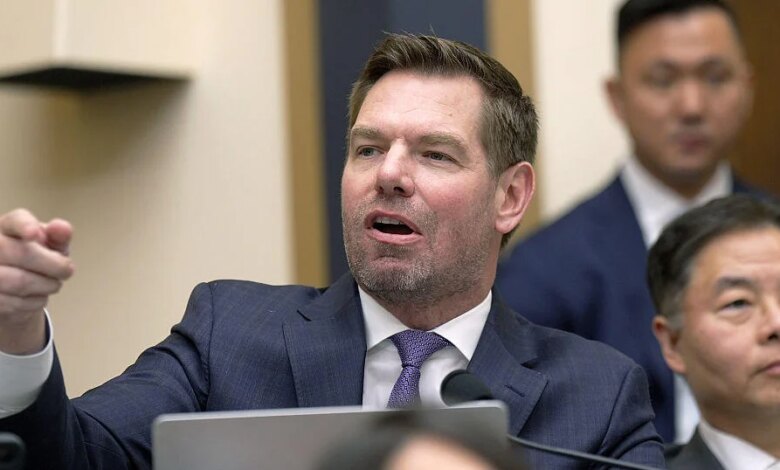 تتزايد تداعيات فضيحة إريك سوالويل بينما يتطلع المشرعون إلى تصويت الطرد في مجلس النواب