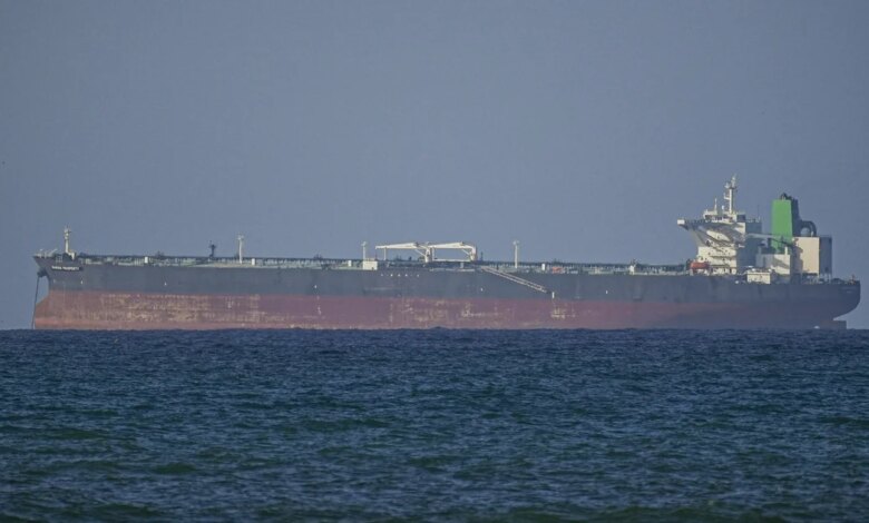 تقول القيادة المركزية الأمريكية إن مدمرات بحرية أمريكية عبرت مضيق هرمز