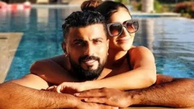 تناغم لافت وأناقة بسيطة.. مي عمر ومحمد سامي يخطفان القلوب