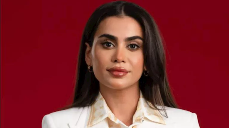 جامبسوت أبيض أنيق.. يمنى خوري تخطف الأنظار بالأبيض