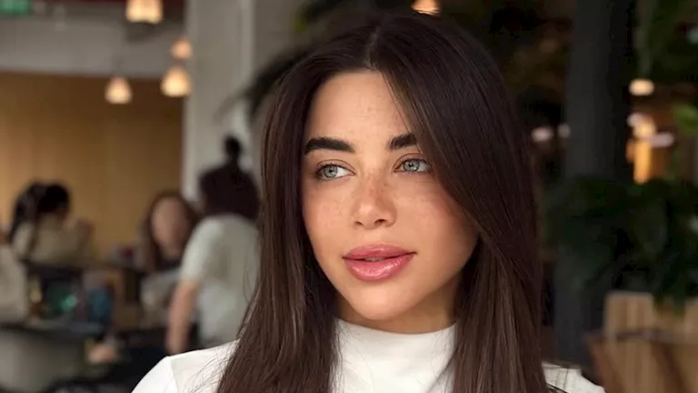 جامبسوت أسود.. يارا السكري تخطف الأنظار بإطلالتها