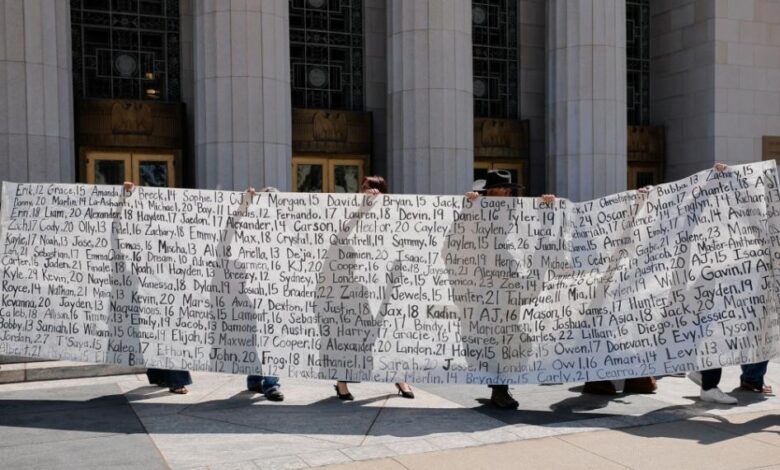 حكم تاريخي.. تصميم منصات ميتا وغوغل خطر على القصّر