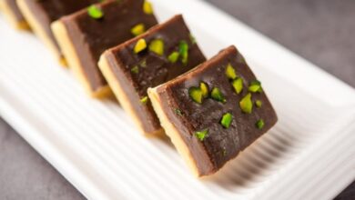 حلى الفستق الحلبي والتمر