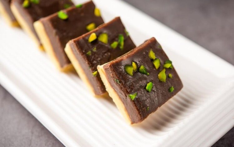 حلى الفستق الحلبي والتمر