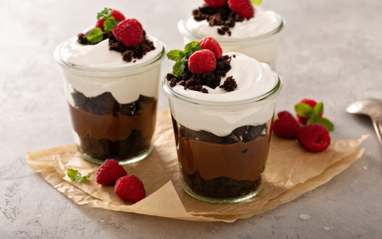 حلى كاسات شوكولاتة بالقشطة