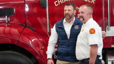 رئيس وزارة الأمن الوطني الجديد ماركواين مولين يزور البلدة التي دمرها إعصار هيلين، ويعد بإصلاحات للوكالة الفيدرالية لإدارة الطوارئ