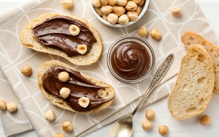 شوكولاتة قابلة للدهن صحية بالبندق والتمر