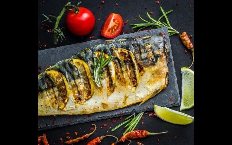 طريقة عمل السمك المشوي بالصوص في الفرن - وصفات طبخ