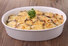 طريقة عمل المسقعة باللحمة المفرومة والبشاميل الأصلية - وصفات طبخ - أكلات اللحوم