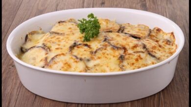 طريقة عمل المسقعة باللحمة المفرومة والبشاميل الأصلية - وصفات طبخ - أكلات اللحوم