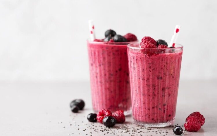 طريقة عمل سموثي التوت بالحليب الصحي