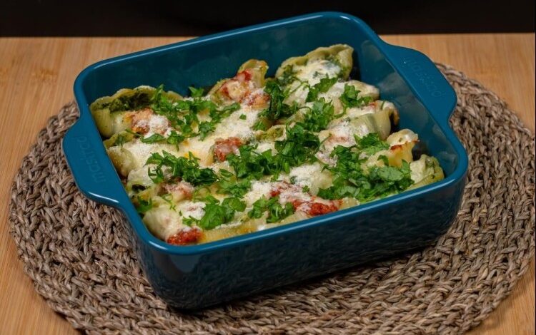 طريقة عمل معكرونة الصدف بحشوة السبانخ والجبن بالفيديو - وصفات طبخ - أطباق الخضار