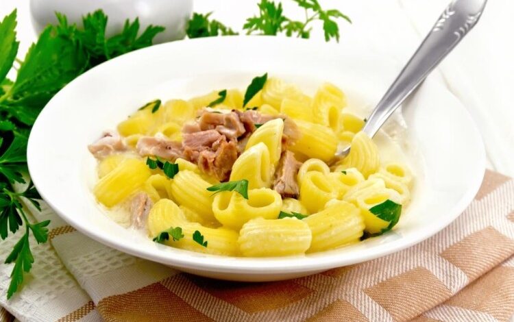 طريقة عمل مكرونة بالتونة والليمون - وصفات طبخ - أطباق الأسماك وثمار البحر