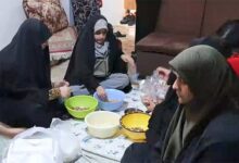 عائلات إيرانية تبادر بإعداد وجبات للجنود والأسر المتضررة من الحرب