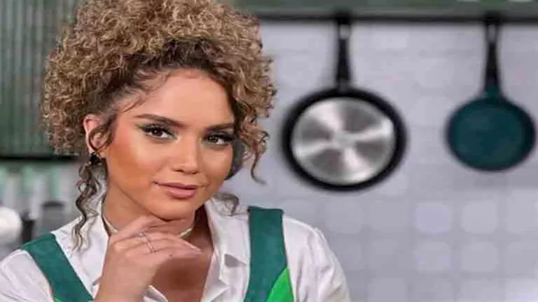 عاجل | فستان ذهبي ساحر.. هكذا ظهرت رنا رئيس في أحدث إطلالتها