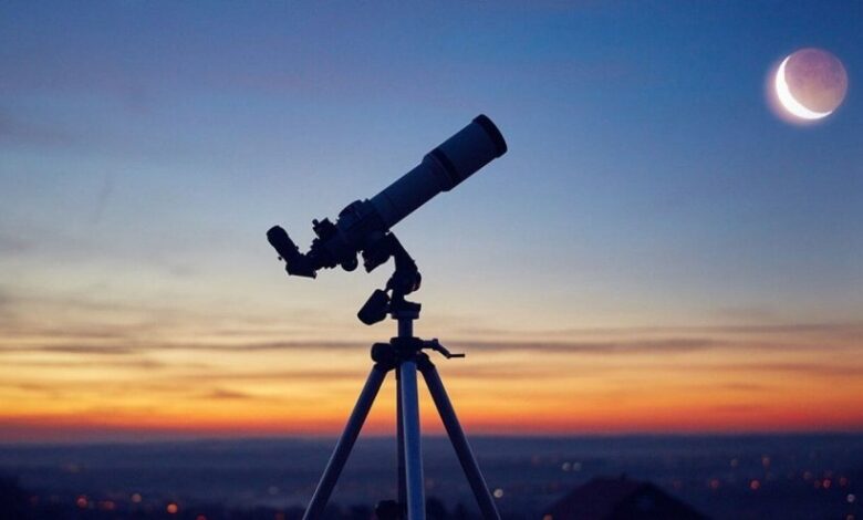 بالفيديو : قاليباف ينشر صورته وهو يقف أمام مقاعد الطائرة التي تضم الوفد المرافق وقد وضع عليها صور وحقائب الاطفال الشهداء في مدرسة ميناب