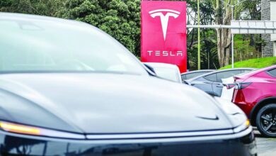 فائض 50 ألف سيارة يضغط على أداء «تيسلا»