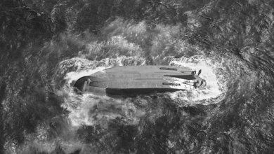 فقد 6 من أفراد الطاقم بعد العثور على سفينة ترفع العلم الأمريكي مقلوبة في المحيط الهادئ في أعقاب إعصار قوي