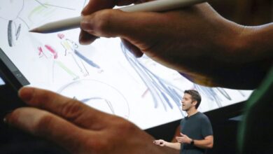 قامت شركة Apple بتعيين جون تيرنوس في منصب الرئيس التنفيذي بينما أصبح تيم كوك رئيسًا