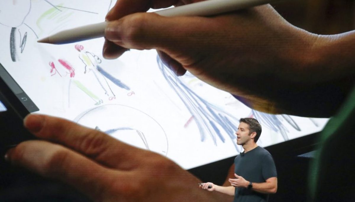 عاجل | قامت شركة Apple بتعيين جون تيرنوس في منصب الرئيس التنفيذي بينما أصبح تيم كوك رئيسًا - صورة مميزة صورة مميزة: عاجل | قامت شركة Apple بتعيين جون تيرنوس في منصب الرئيس التنفيذي بينما أصبح تيم كوك رئيسًا