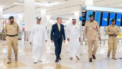 قيادات مطارات دبي تتفقد سير العمليات في مبنى 3