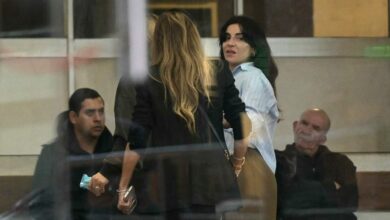 كان التلاعب مروعًا... ابنة مارادونا تنفجر غضبًا أمام القضاء وتبكي: تركوا ابني من دون جد