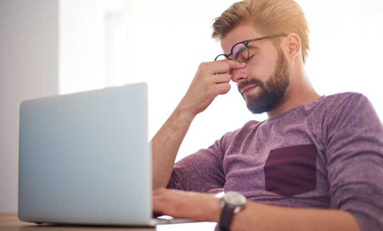 لطلاب الجامعات.. قاعدة سهلة وبسيطة للتخلص من تعب الشاشات خلال الدراسة