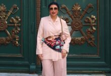 للمحجبات: لا تشتري حزاماً جديداً! هذا الأكسسوار المنسي في خزانتك سيغير إطلالاتكِ الربيعية