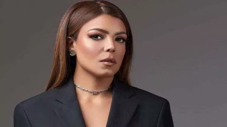 لماذا اختارت ناهد السباعي ألوان البيج والأوف وايت في جولتها؟