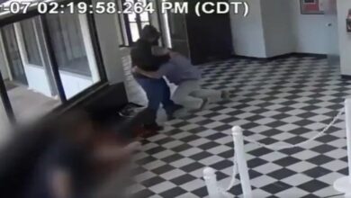 مدير مدرسة ثانوية في أوكلاهوما يُتوج بلقب “ملك الحفل” بعد موقف بطولي أنقذ طلابه