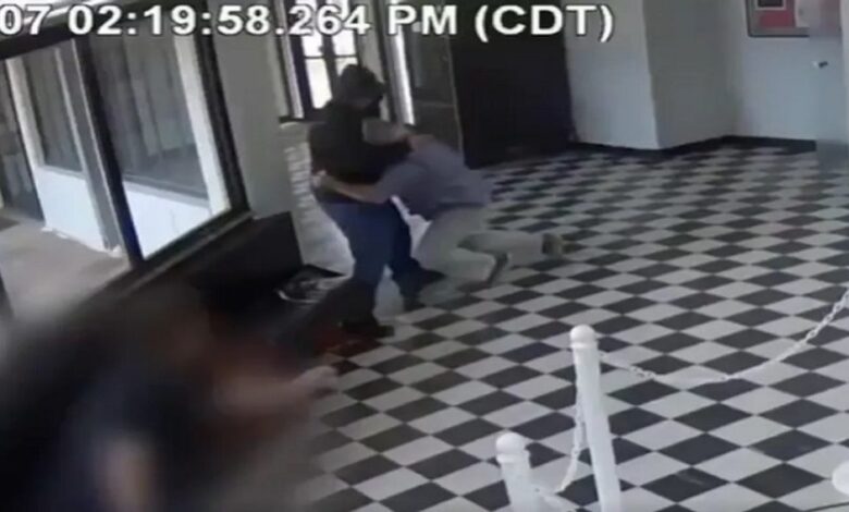 مدير مدرسة ثانوية في أوكلاهوما يُتوج بلقب “ملك الحفل” بعد موقف بطولي أنقذ طلابه