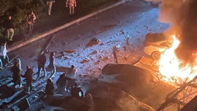 مراسل المنار : غارة اسرائيلية معادية من طائرة مسيّرة على سيارة بالقرب من مقهى في مدينة صيدا-الكورنيش البحري