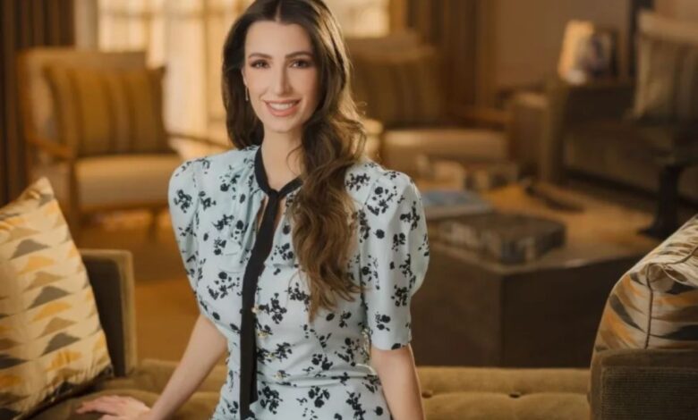 من خزانة الملكات والأميرات إلى إطلالاتك الربيعية.. ألوان الباستيل هي سر الأناقة