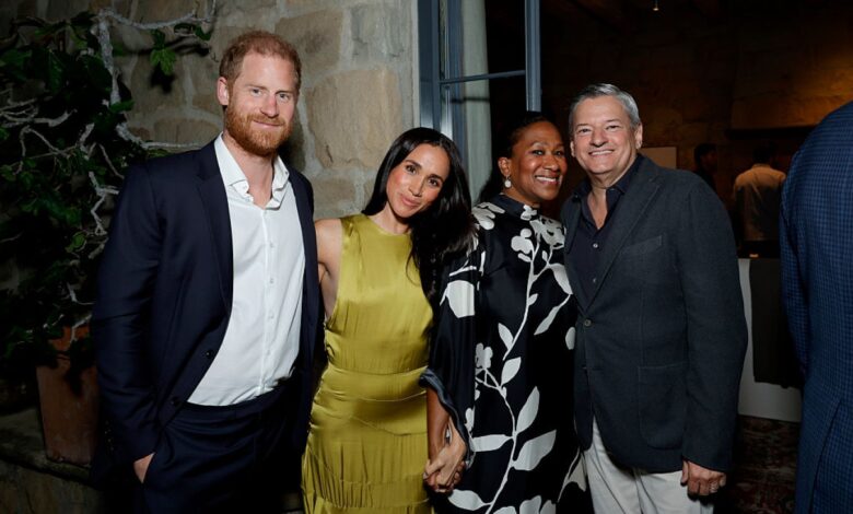 ميغان ماركل تختصر أناقة الربيع بلون فستانها الجديد