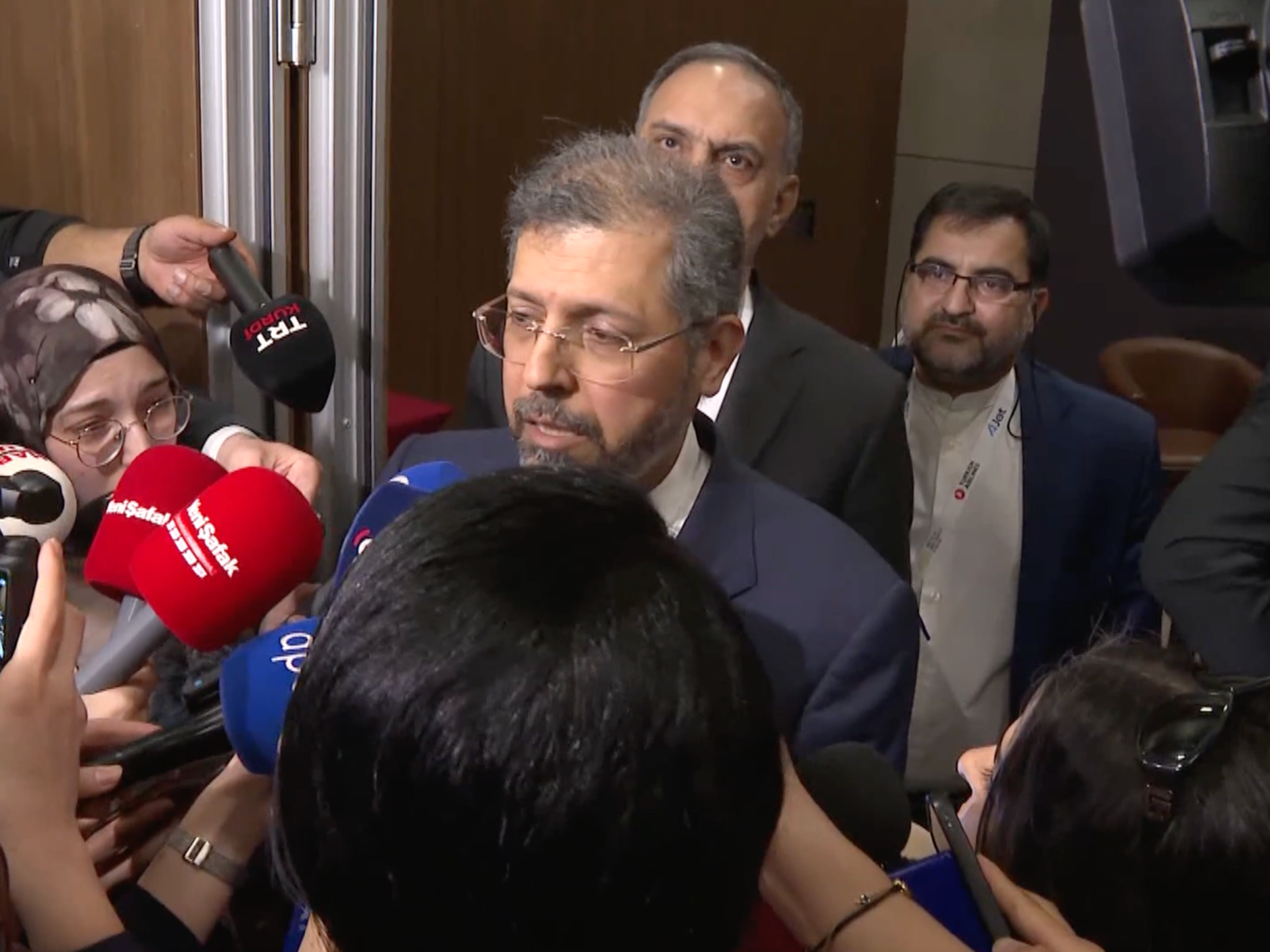 عاجل | نائب وزير الخارجية الإيراني يقول إنه لا يوجد موعد لمزيد من المحادثات الأمريكية حتى يتم الاتفاق على “إطار” | الحرب الأمريكية الإسرائيلية على أخبار إيران - صورة مميزة صورة مميزة: عاجل | نائب وزير الخارجية الإيراني يقول إنه لا يوجد موعد لمزيد من المحادثات الأمريكية حتى يتم الاتفاق على “إطار” | الحرب الأمريكية الإسرائيلية على أخبار إيران