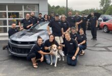 وكلاء السيارات المحليون ينموون ويموتون وسط صعود تجار التجزئة الكبار للسيارات