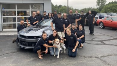 وكلاء السيارات المحليون ينموون ويموتون وسط صعود تجار التجزئة الكبار للسيارات