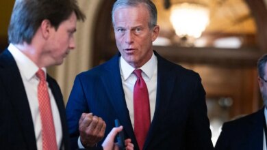 يتبنى مجلس الشيوخ قرار الميزانية بعد ماراثون "التصويت راما" بينما يتحرك الحزب الجمهوري لتمويل وكالة الهجرة والجمارك بدون الديمقراطيين