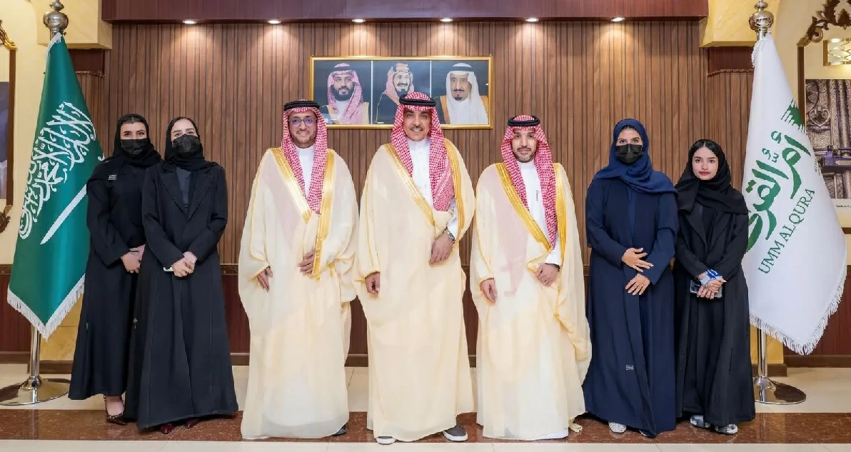 وزير الإعلام يزور جريدة أم القرى ومقار منظومة الإعلام بالمشاعر