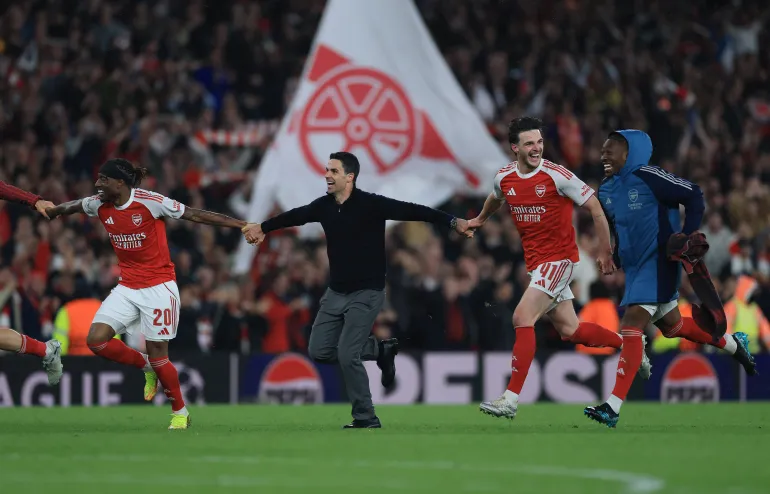 أفضل هجوم ضد أقوى دفاع الذكاء الاصطناعي يختار الفائز بدوري
