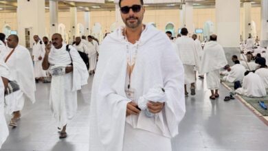 أحمد السعدني يوثق لحظات روحانية من أداء فريضة الحج برفقة والدته