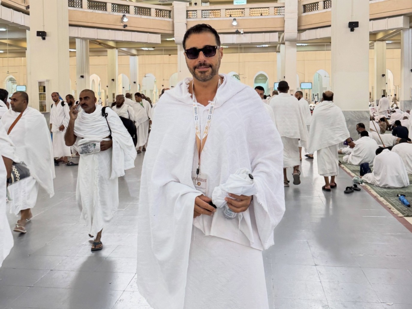عاجل | أحمد السعدني يوثق لحظات روحانية من أداء فريضة الحج برفقة والدته - صورة مميزة صورة مميزة: عاجل | أحمد السعدني يوثق لحظات روحانية من أداء فريضة الحج برفقة والدته