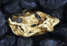 اكتشف العلماء السبب الذري الذي يجعل الذهب يرفض الصدأ: ScienceAlert